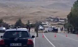 Araçlar kafa kafaya çarpıştı: 2 ölü, 9 yaralı
