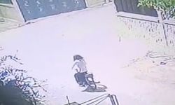 Başına poşet geçirip bisiklet çaldı