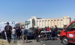 Kamyon ile otomobil çarpıştı 4 yaralı