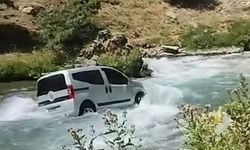 El freni çekilmeyen kamyonet çaya uçtu