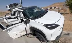 Tırla otomobil çarpıştı, 4 yaralı