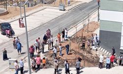 Kontrolden çıkan hafriyat kamyonu eve girdi 1 yaralı