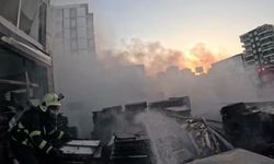 İtfaiye erlerinin alevlere müdahalesi kamerada