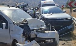 Hafif ticari araç ile otomobil çarpıştı 1 yaralı