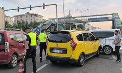 Zincirleme kaza araç kamerasına yansıdı