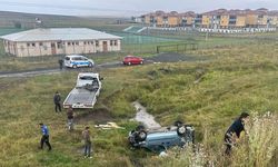 Hafif ticari araç şarampole devrildi, 2 yaralı