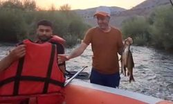 Nehir ortasındaki adada mahsur kalan 2 kişi kurtarıldı