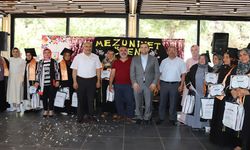 Okuma yazma öğrenen anneler mezuniyet sevinci yaşadı