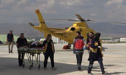 Ambulans helikopter traktör altında kalan genç için havalandı