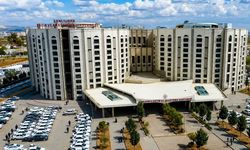 10 saatlik skolyoz ameliyatı başarıyla gerçekleştirildi