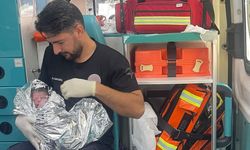 112 ekiplerinden araç içerisinde başarılı doğum müdahalesi