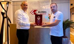 Uludere'de Eğitime Katkı Sunan İsimlere Plaket