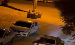 Otomobilden düşen genç ezilmekten son anda kurtuldu