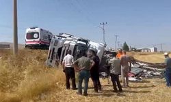 Kamyon yat yattı faciadan dönüldü