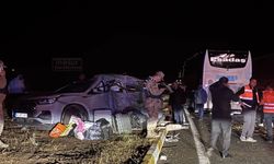Yolcu otobüsü ile SUV tipi araç çarpıştı, 1'i ağır 7 yaralı