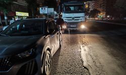 Beton mikseri ile otomobil çarpıştı