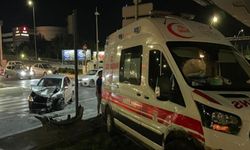 Ambulans ile otomobil çarpıştı 6 yaralı
