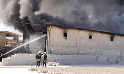 Atık yağ tesisinde yangın, ekiplerin müdahalesi sürüyor