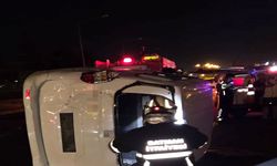 Hafif ticari araç ile otomobil çarpıştı 2 yaralı