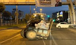 Traktör ile otomobil çarpıştı 2 yaralı