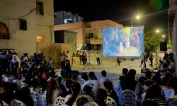 Silopi’de Çocuklara Mahallede Sinema Keyfi