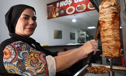 İki çocuk annesi kadın girişimci, döner tezgahının başına geçti