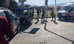İki otomobilin çarpıştığı kazada 4 kişi yaralandı