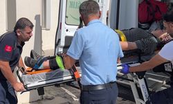 Hafriyat kamyonu ile otomobil çarpıştı 3 yaralı