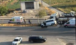 Tır ile panelvan araç çarpıştı 3 yaralı