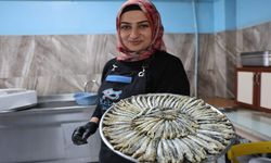 Balığa kadın eli değdi kentin tek ustası, siparişlere yetişmeye çalışıyor