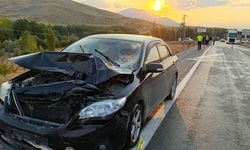 Otomobille çarpışan motosiklet sürücüsü hayatını kaybetti