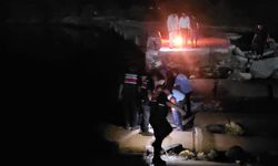 Yıkık köprüde mahsur kalan 4 kişi kurtarıldı