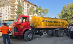 El freni çekilmeyen su tankeri 3 araca çarptı