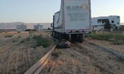 Kontrolden çıkan tır boş araziye girdi
