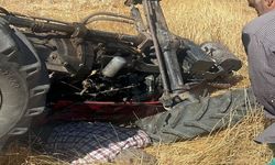 Devrilen traktörün sürücüsü yaralandı
