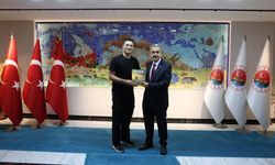 Gazeteci İbrahimoğlu’ndan Vali Ekici’ye kültürel miras kitabı