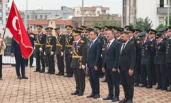 Silopi’de 29 Ekim Cumhuriyet Bayramı için çelenk sunma töreni düzenlendi