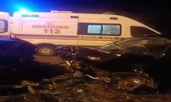 Otomobil ile hafif ticari araç kafa kafaya çarpıştı 5 yaralı