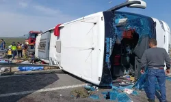 TIR ile yolcu otobüsü çarpıştı; 4 ölü, çok sayıda yaralı