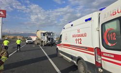 Sondaj kamyonu ile beton mikseri çarpıştı, 2 yaralı