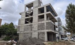 3. kattan düşen işçi ağır yaralandı
