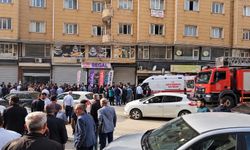 Asansör kabini çöktü; 2 yaralı