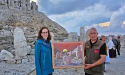 Büyükelçi Anderson'a Nemrut Dağı'nda 34 yıllık görevlinin sürpriz hediyesi