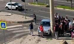 İki araç çarpıştı 3 kişi yaralandı