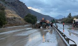 Kara yolu kontrollü olarak trafiğe açıldı