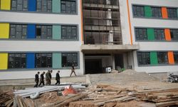 Cizre’de Fatih Ortaokulu inşaatında çalışmalar sürüyor