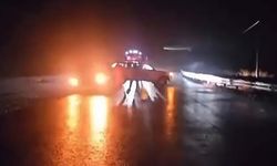 Yağış nedeniyle iki araç yoldan çıktı