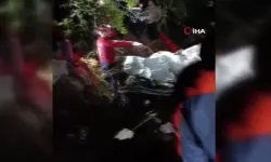 5 kişinin bulunduğu otomobil uçuruma yuvarlandı;4 ölü