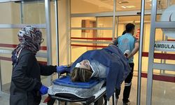İki otomobil ile motosiklet çarpıştı 2 yaralı