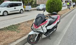 Motosiklet yayaya çarptı 1'i ağır 2 yaralı